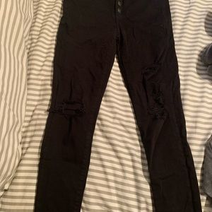 Black ripped skinny jeans